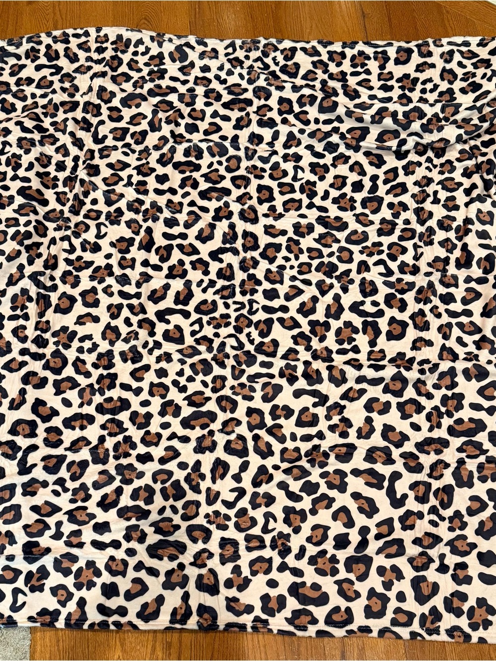 Leopard Print throw - Beige and Brown